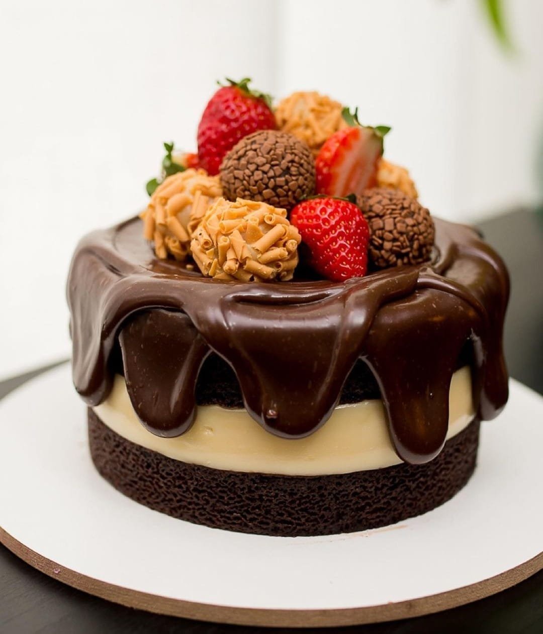 Bolo naked no acetato com ganache